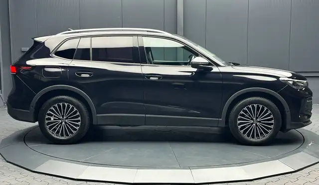 Volkswagen Tiguan view 6
