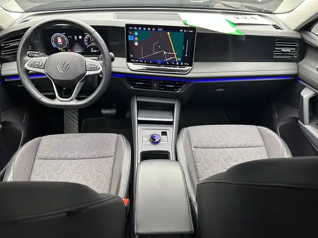 Volkswagen Tiguan view 12