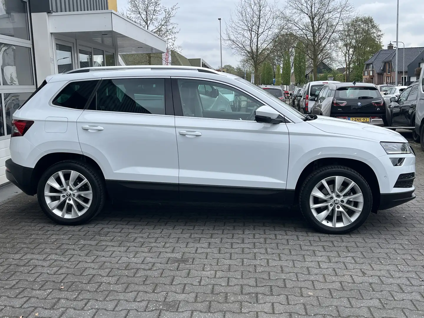 Skoda Karoq 1.5 TSI ACT DSG Style Business Pano ACC Trekhaak L Wit - 2