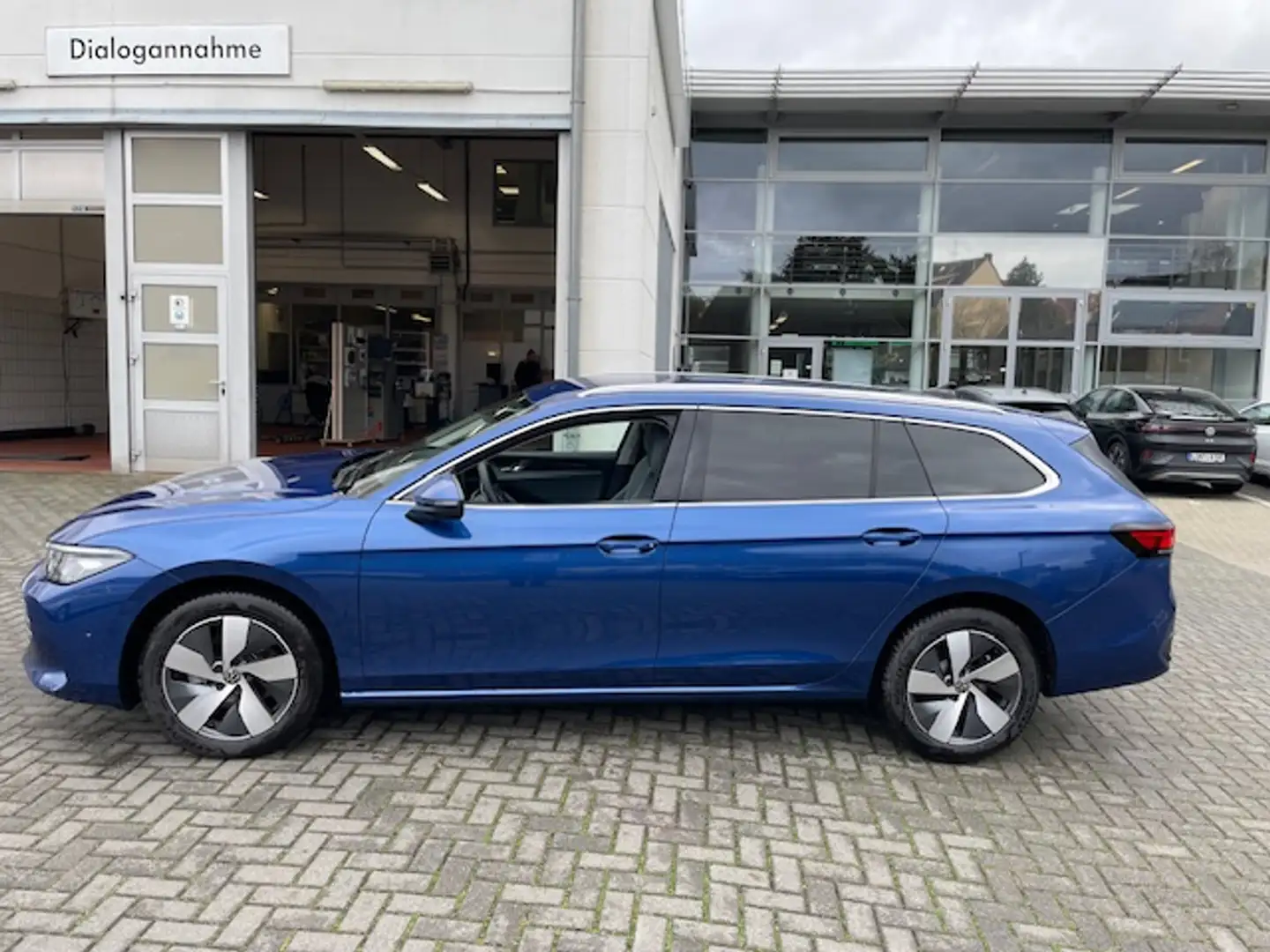 Volkswagen Passat Variant 1.5 eTSi DSG Business R-Kamera Navi 17Zoll elek... Blau - 2