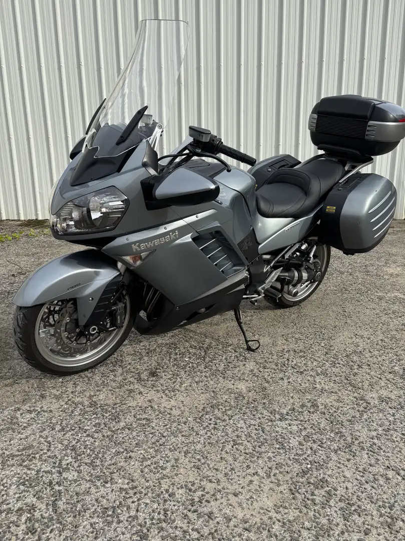 Kawasaki GTR 1400 Gris - 2
