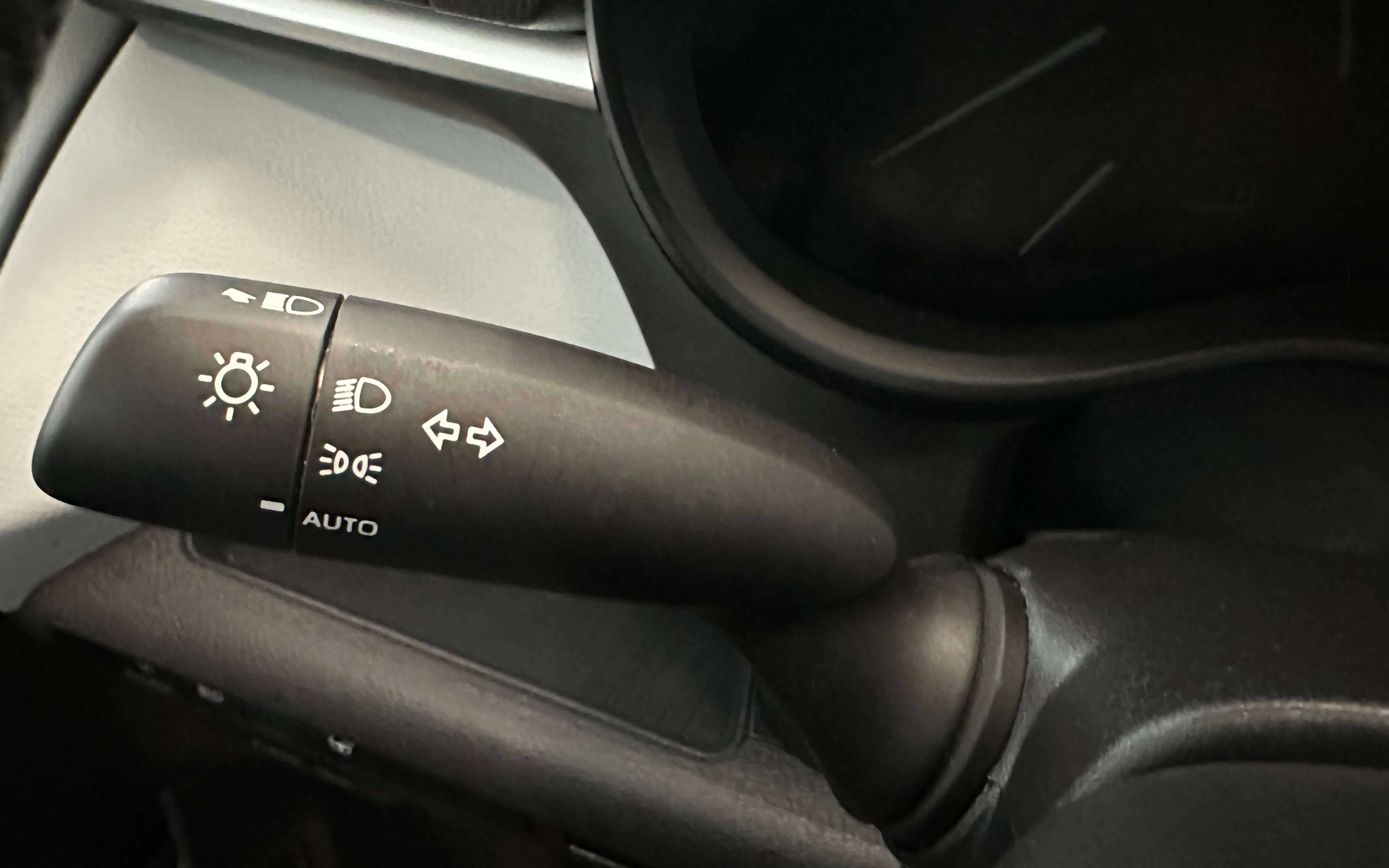 2025 Toyota Sienna LE — снимка 1
