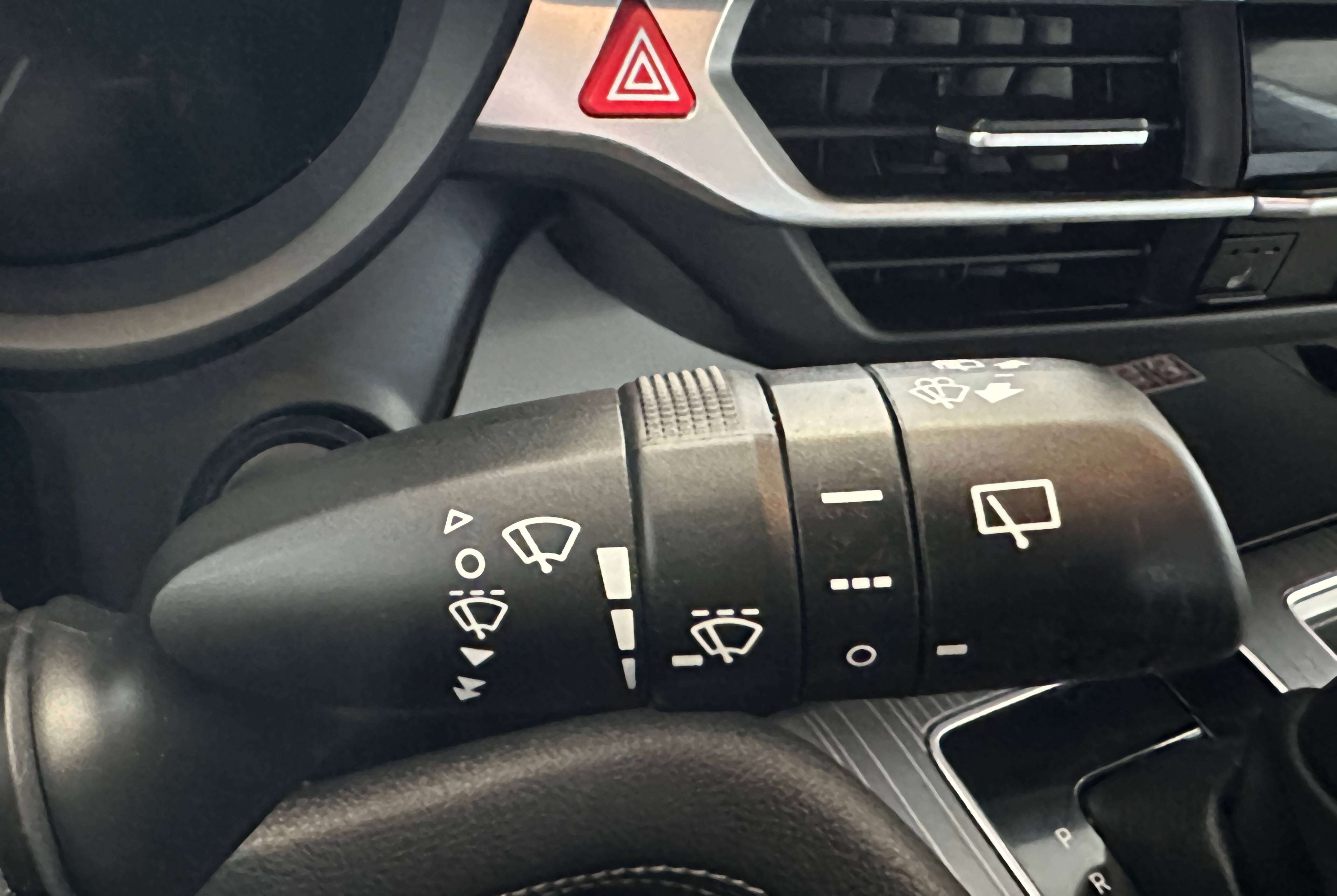 2025 Toyota Sienna LE — снимка 1