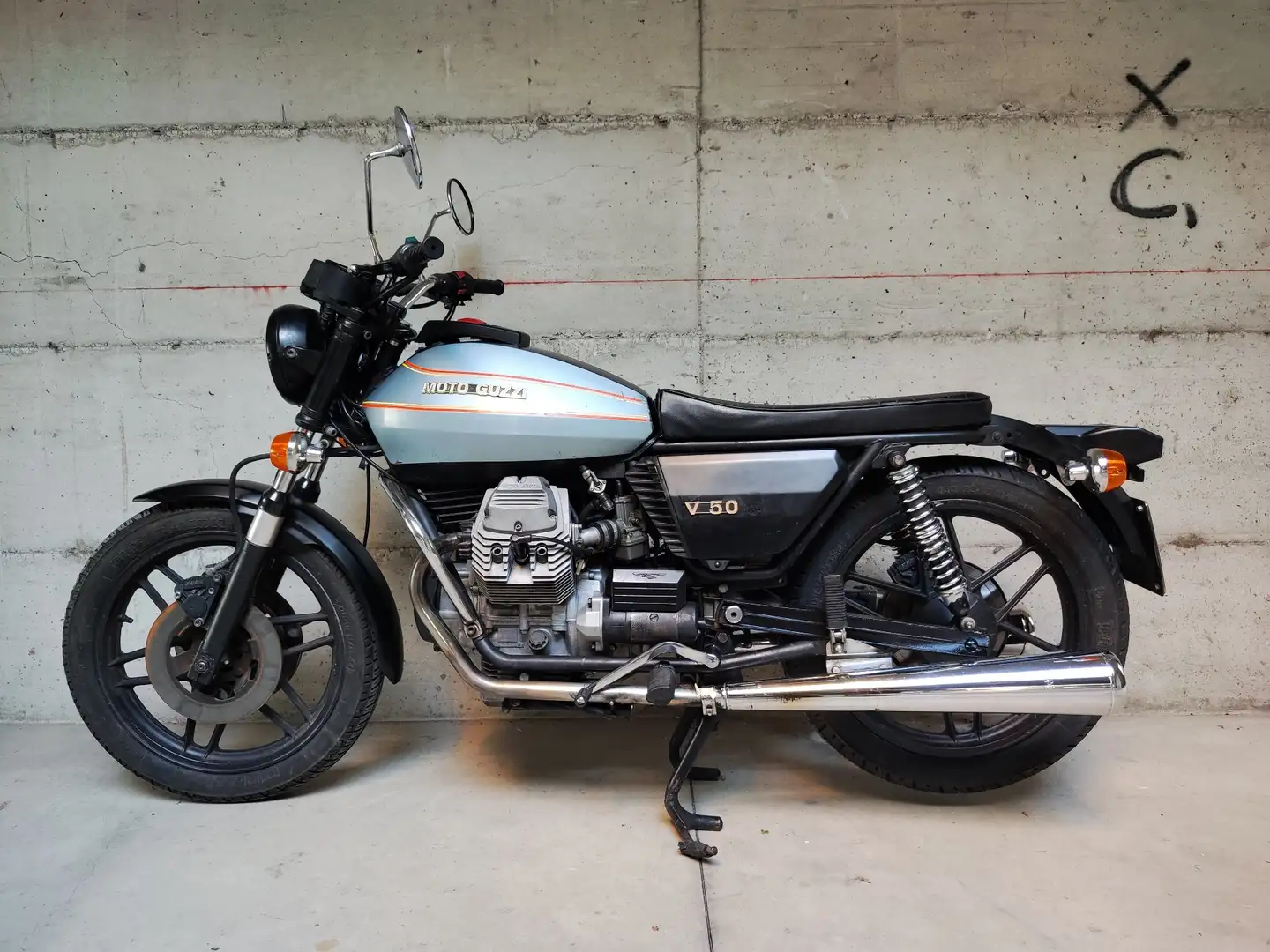 Moto Guzzi V 50 II Bleu - 1