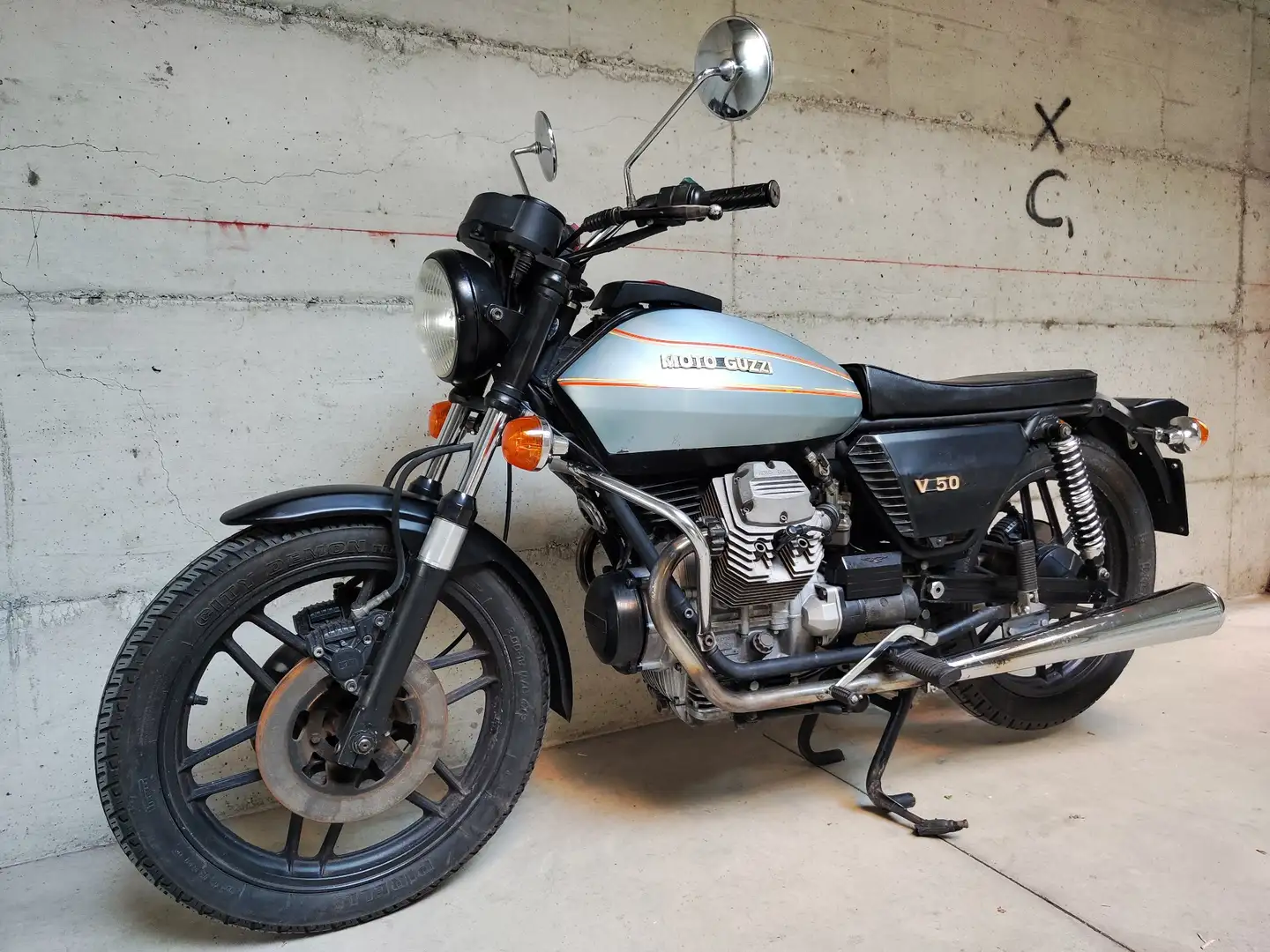 Moto Guzzi V 50 II Bleu - 2