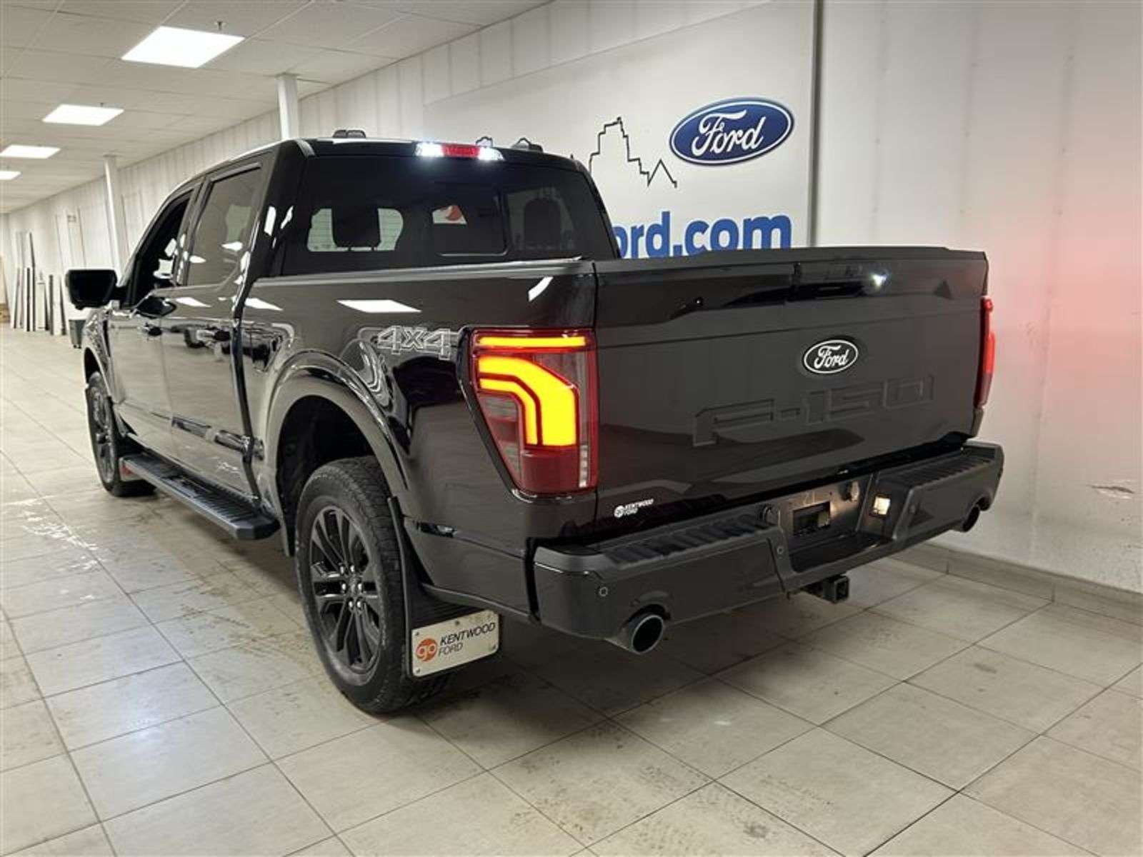2024 Ford F-150 Lariat| Equipment Group 501A| Lariat Black Appeara — снимка 1