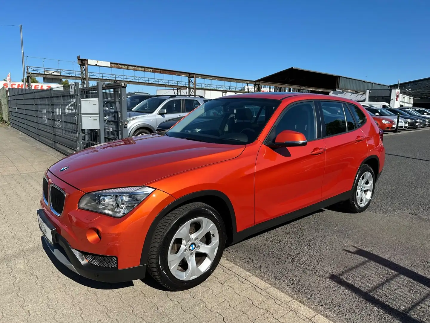 BMW X1 sDrive 20d Xenon/Panorama/Sitzheizung/1.Hand Oranje - 1