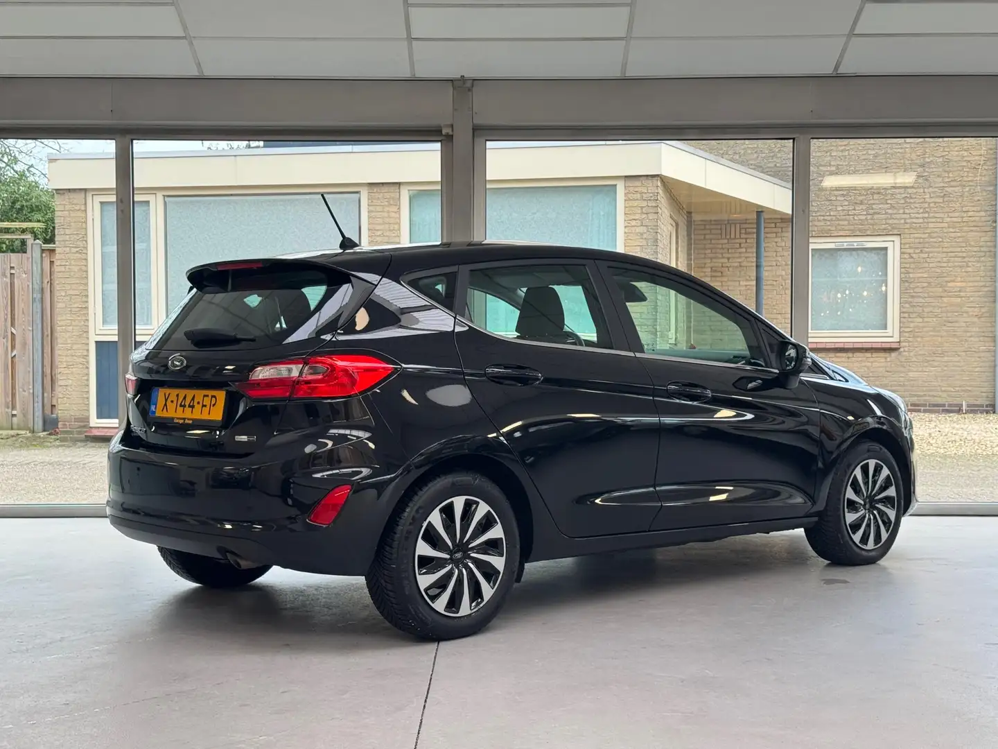 Ford Fiesta 1.0 EcoBoost Hybrid Titanium |Led|Stuurverwarming| Noir - 2