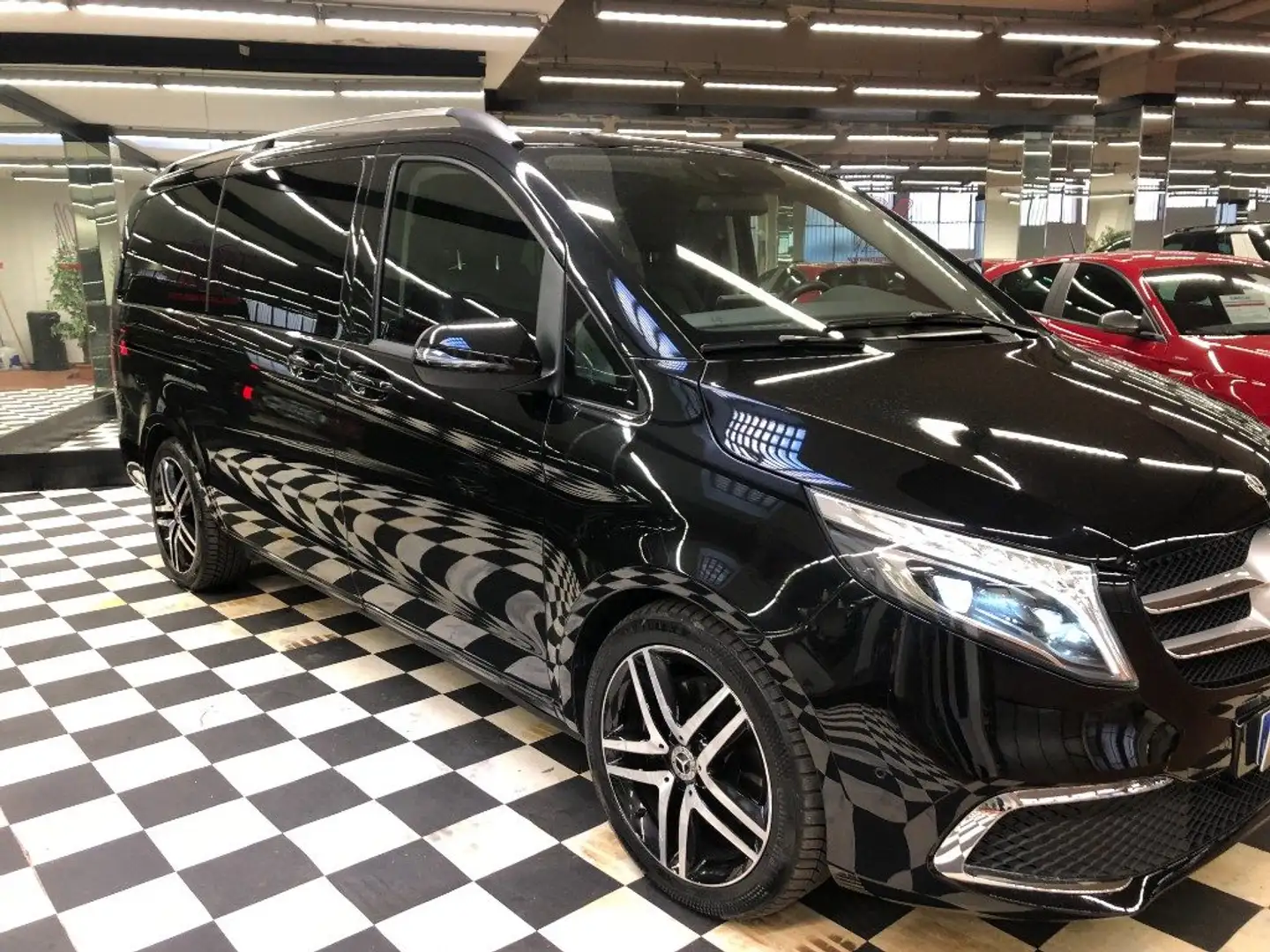 Mercedes-Benz V 300 d Automatic Premium Long Black - 2