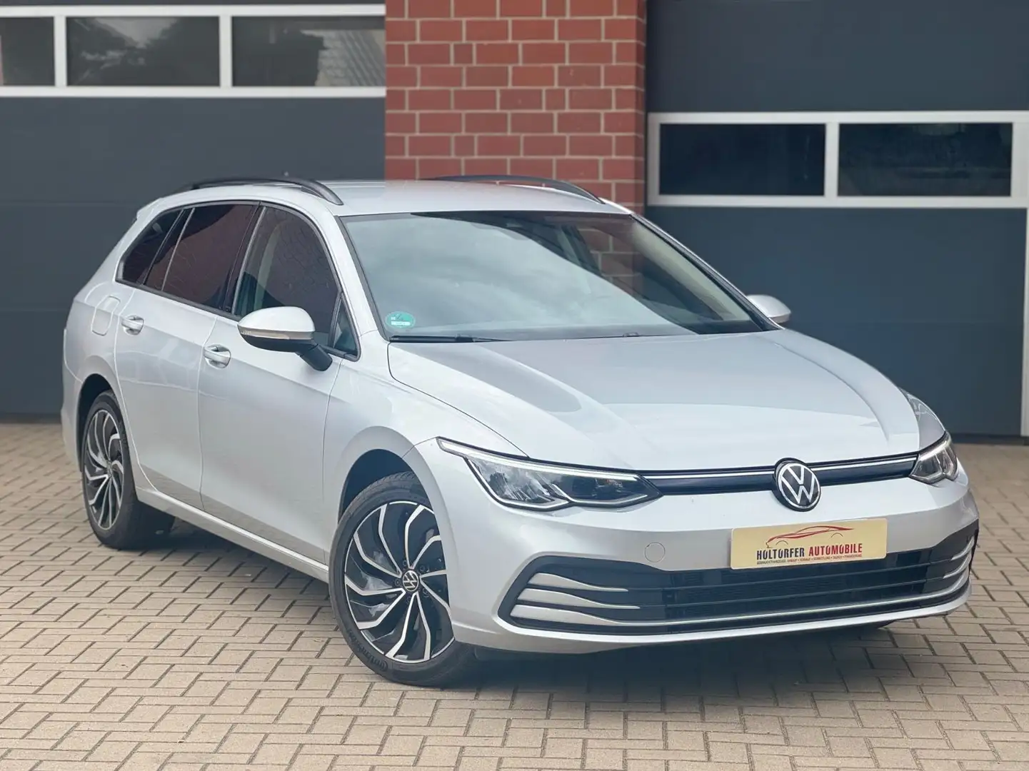 Volkswagen Golf VIII Variant 2.0 TDI Life*NAVI*LED*AHK*ACC* Silber - 1