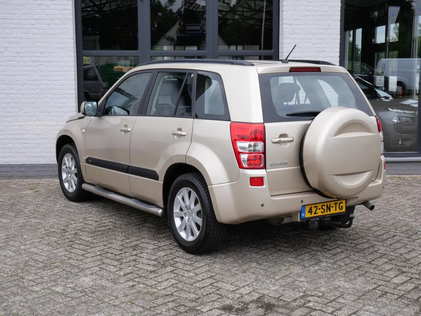 Suzuki Grand Vitara 2.0-16V Exclusive Aut. Airco Cruise Pdc Beige - 2