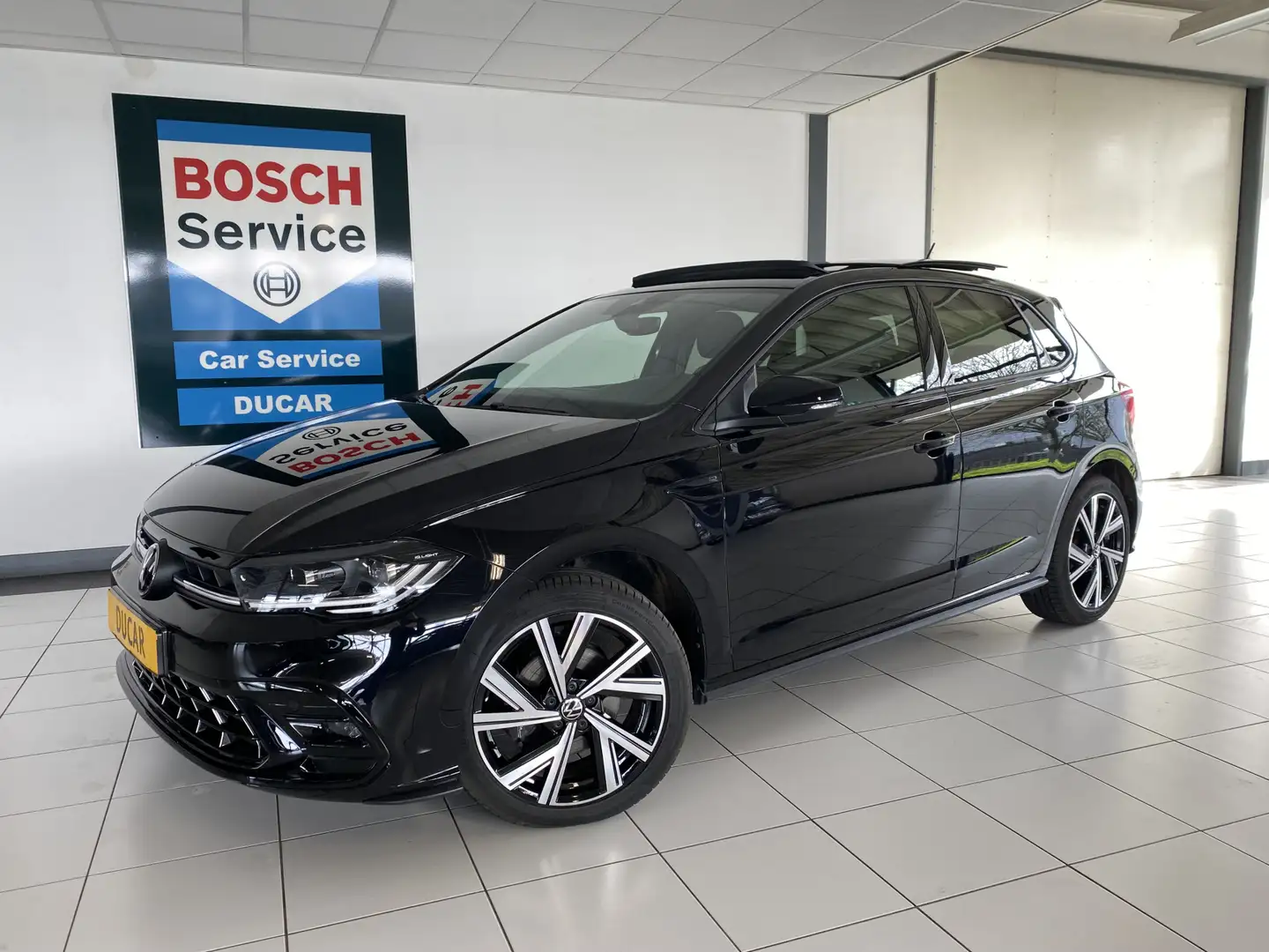 VOLKSWAGEN Polo
