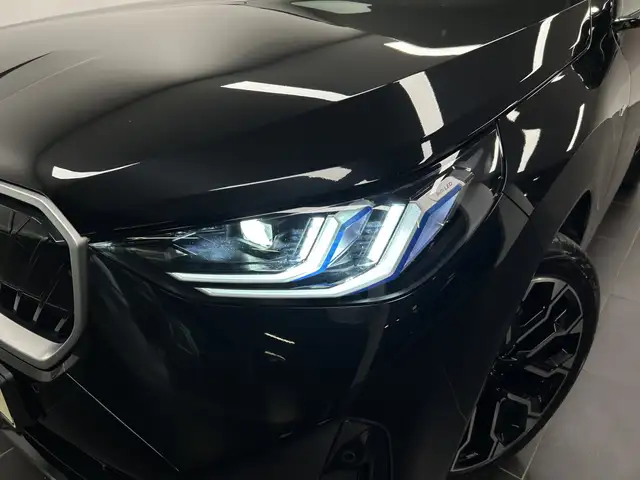 BMW X3 view 8