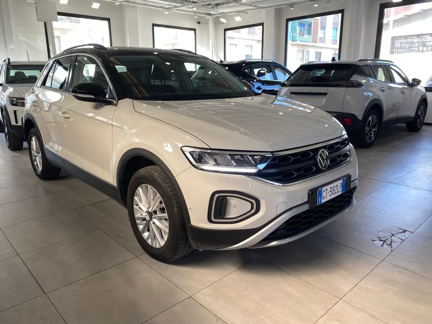 Volkswagen T-Roc T-Roc Life 1.0 TSI 81kW 110 cv UFFICALE Bianco - 2
