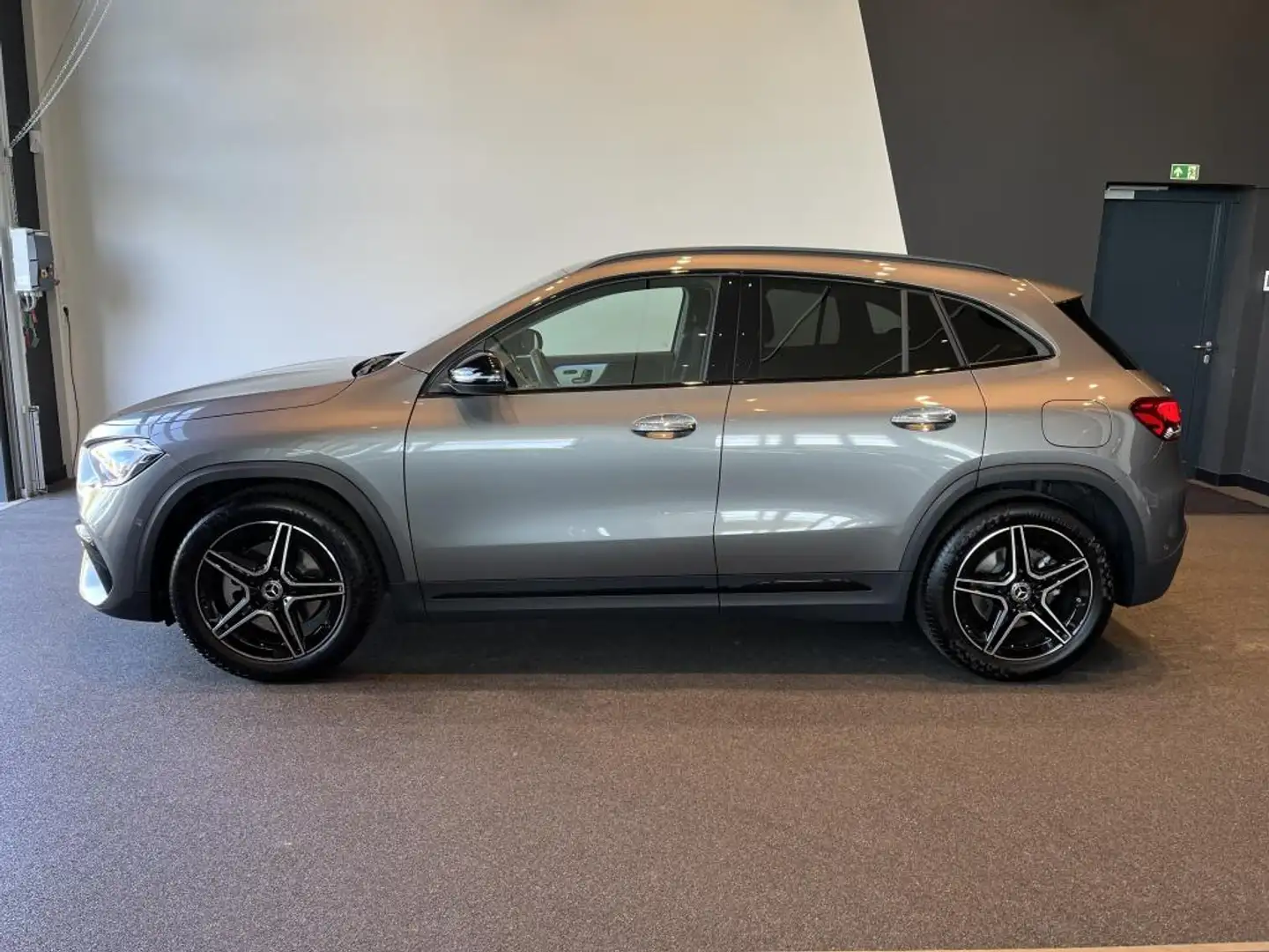 Mercedes-Benz GLA 250 4M +Memory+AMG+MBUX+KAMERA+Night+AHK+SHZ Grau - 2