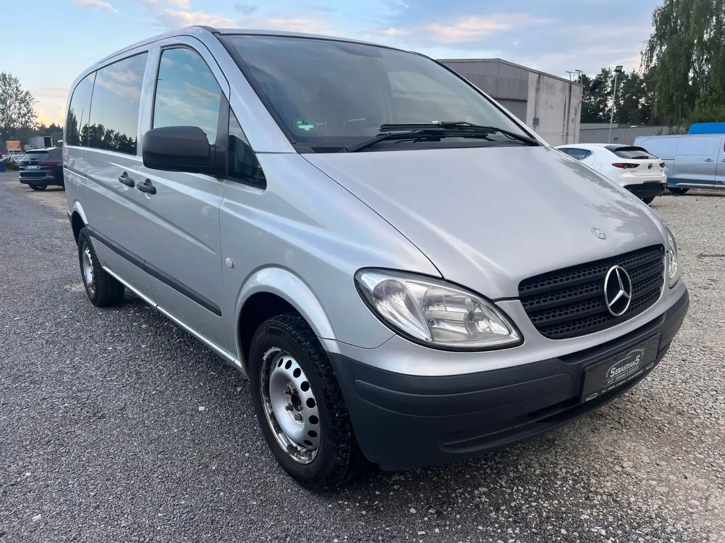 Mercedes-Benz Vito Kombi 111 CDI 9-Sitzer Klima Tüv 04/26 Silver - 1