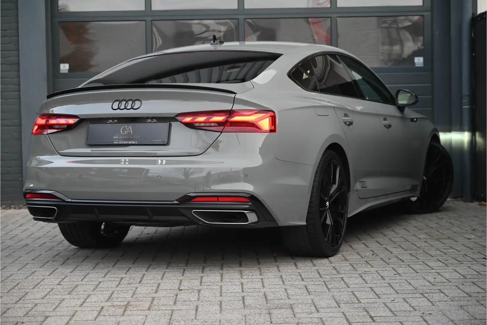 Audi A5 Sportback 45 TFSI Quattro S Line 266 PK Facelift Grijs - 2