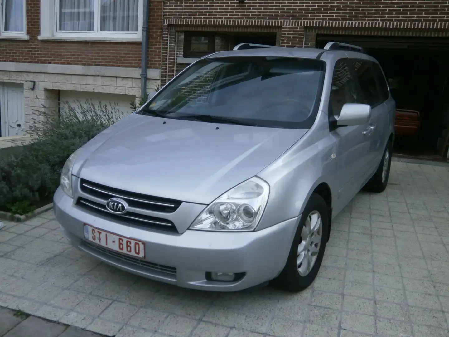 Kia Carnival 2.9 CRDi EX Silber - 2