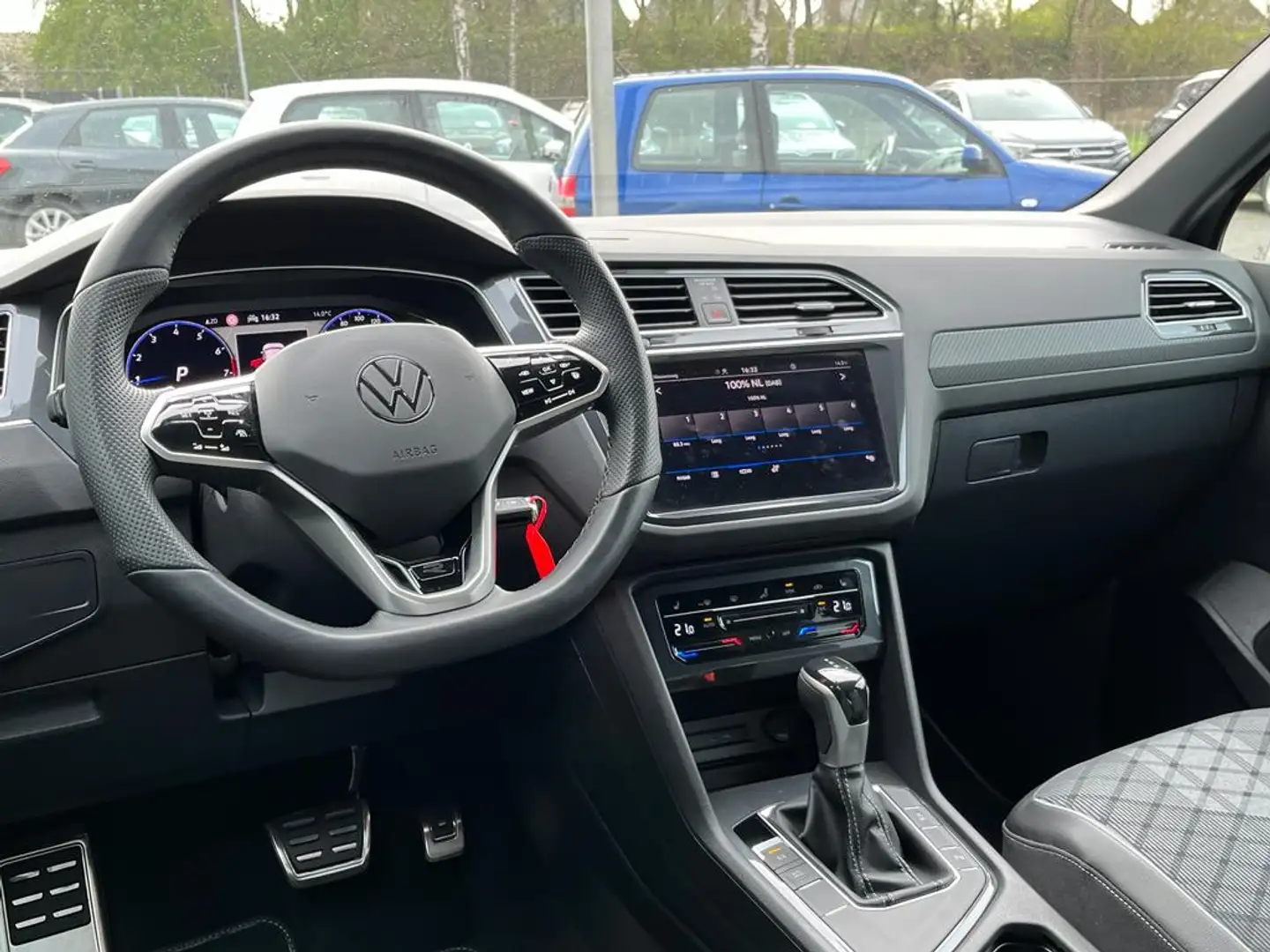 Volkswagen Tiguan 1.5 150pk DSG R-Line Business+ Black Style | Grote Zwart - 2