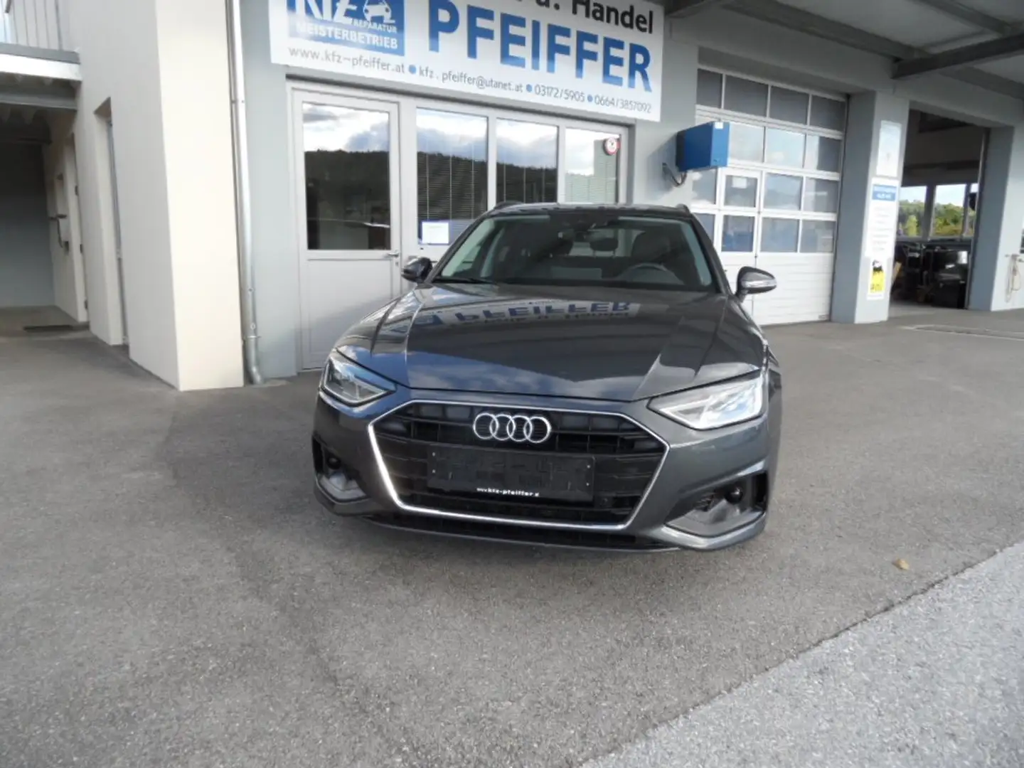 Audi A4 Avant 35 TDI s-tronic  Navi, PDC, LED Grau - 1