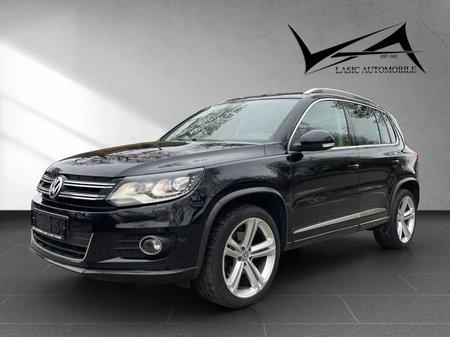 Volkswagen Tiguan Sport & Style  4M 2.0 TDI DSG R line Pano Schwarz - 1