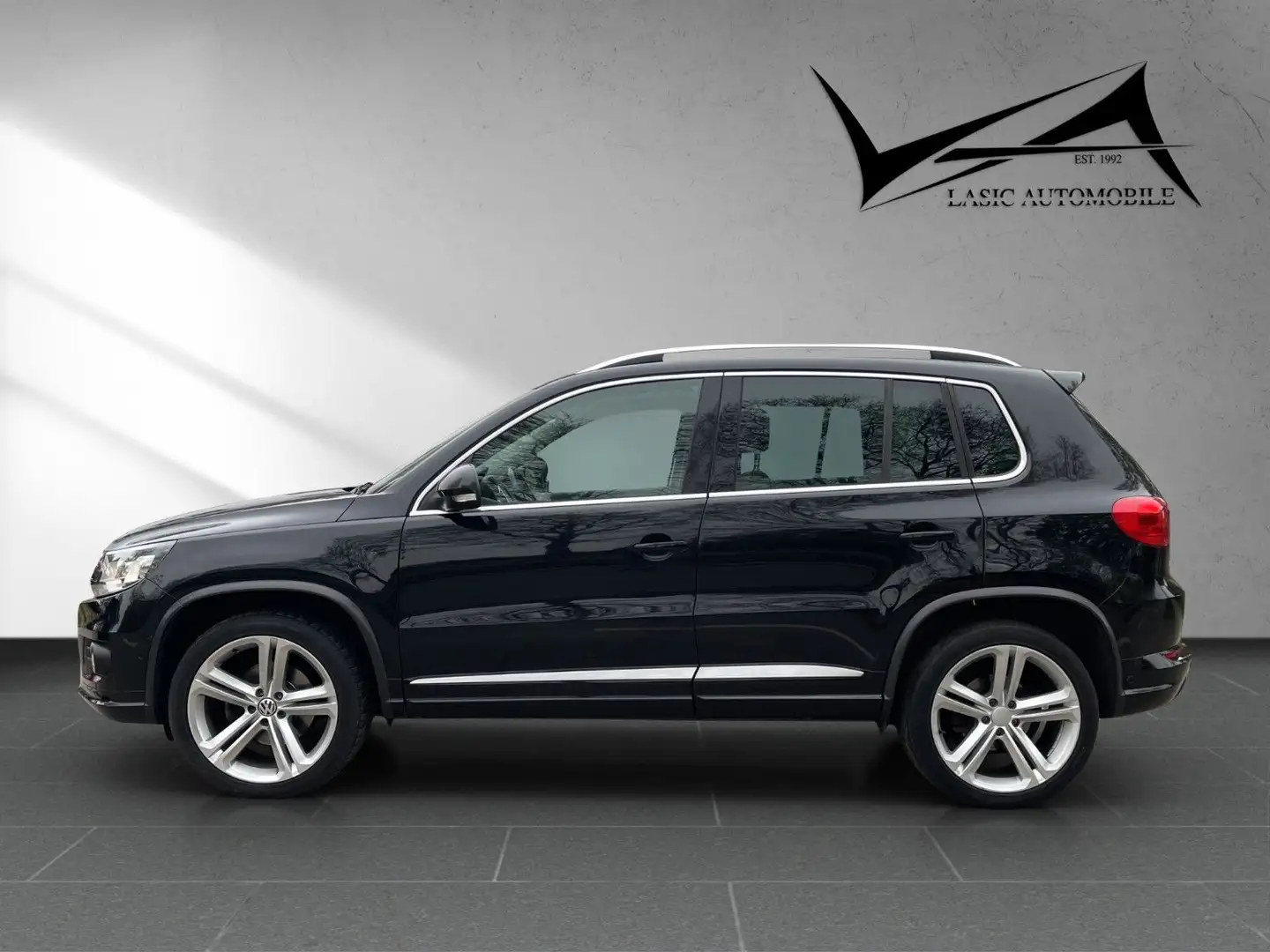 Volkswagen Tiguan Sport & Style  4M 2.0 TDI DSG R line Pano Schwarz - 2