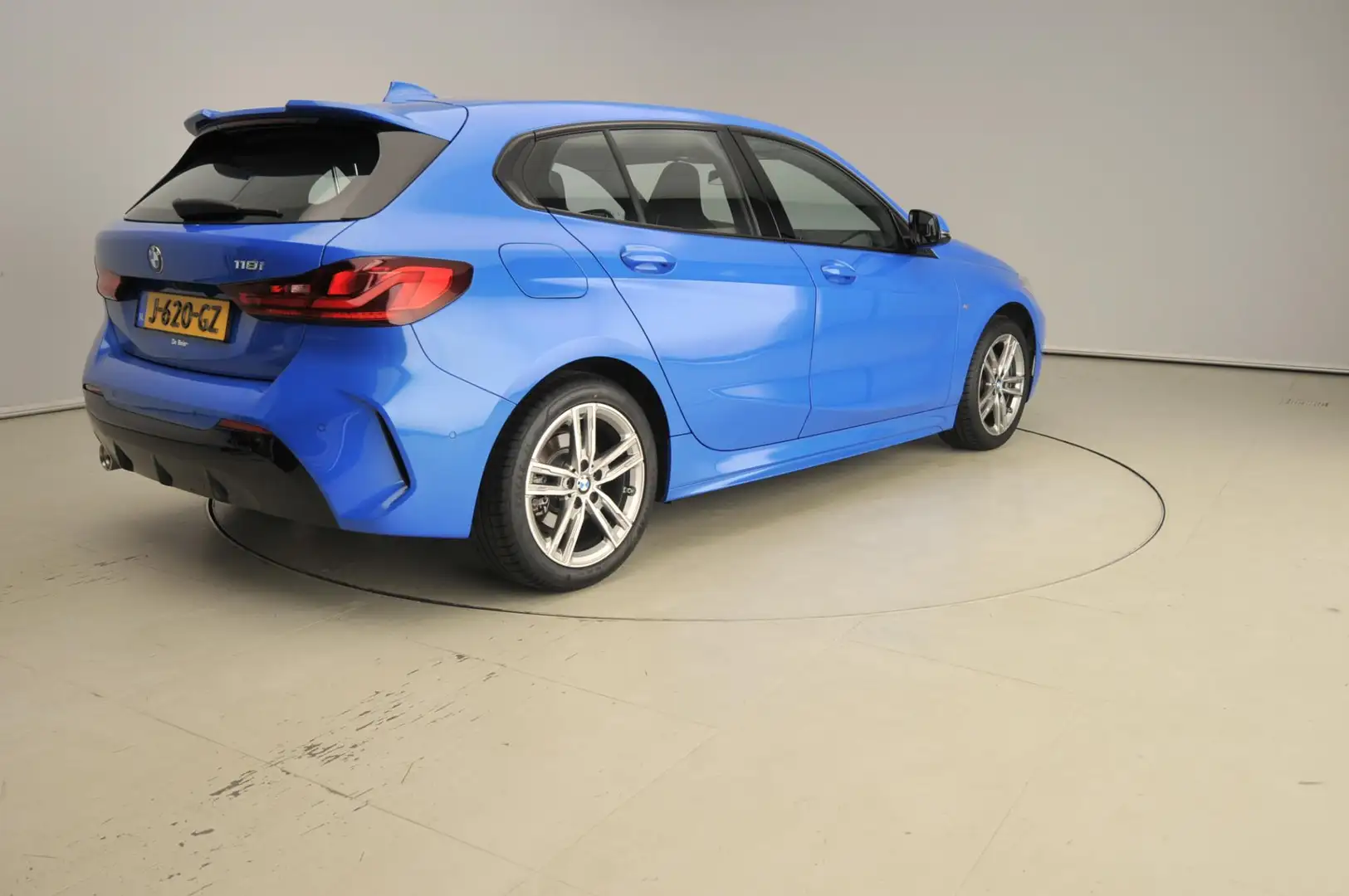 BMW 118 1 Serie 5-deurs 118i M Sportpakket | Harman Kardon Blauw - 2