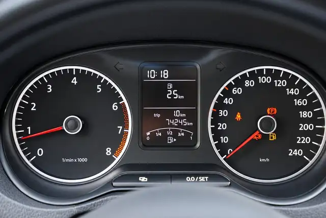Volkswagen Polo view 4