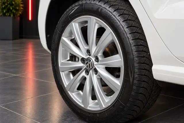 Volkswagen Polo view 6
