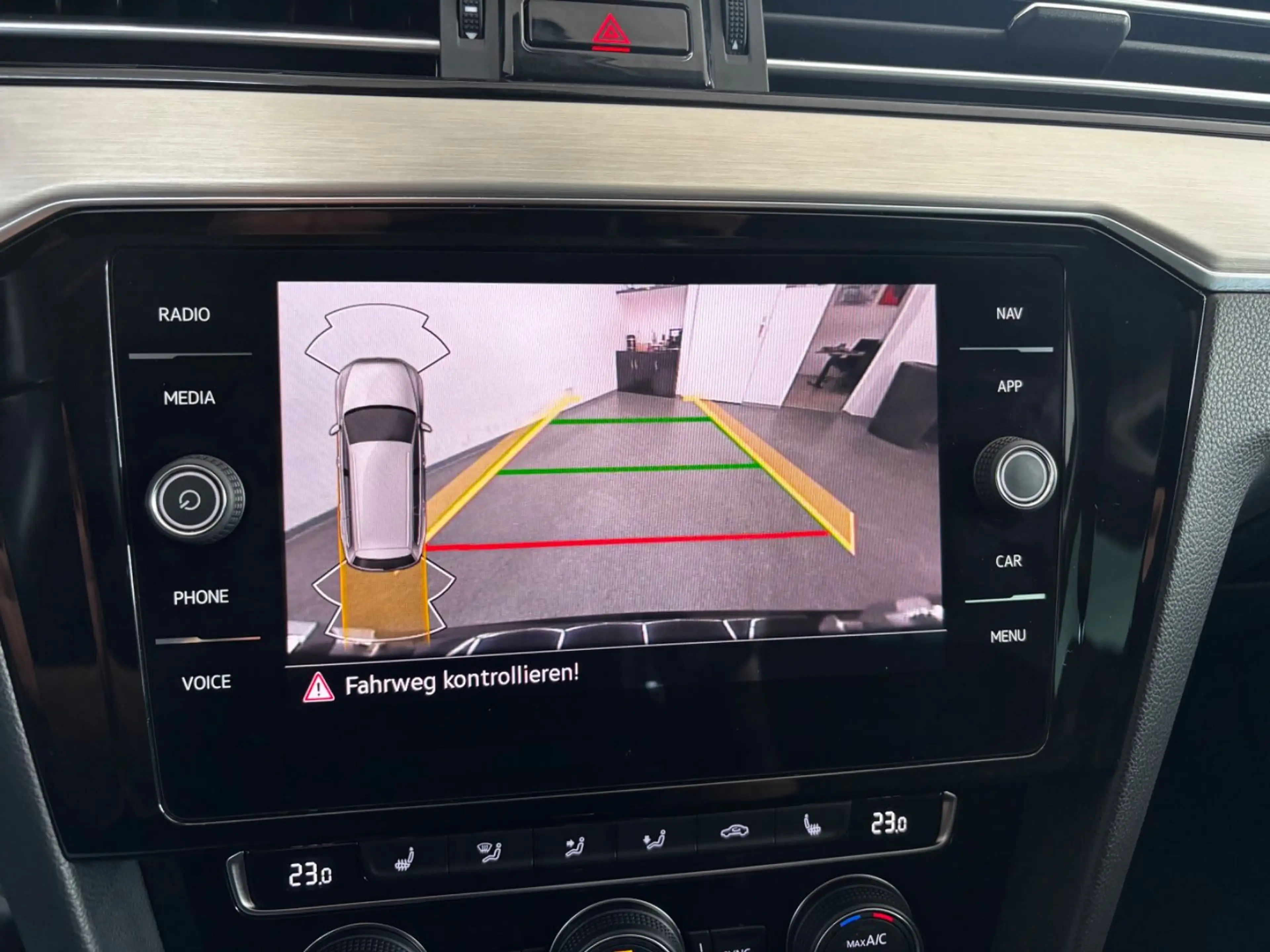 Volkswagen Passat Variant 2.0 TDI  Elegance *DSG*Kamera*AHK — photo 13