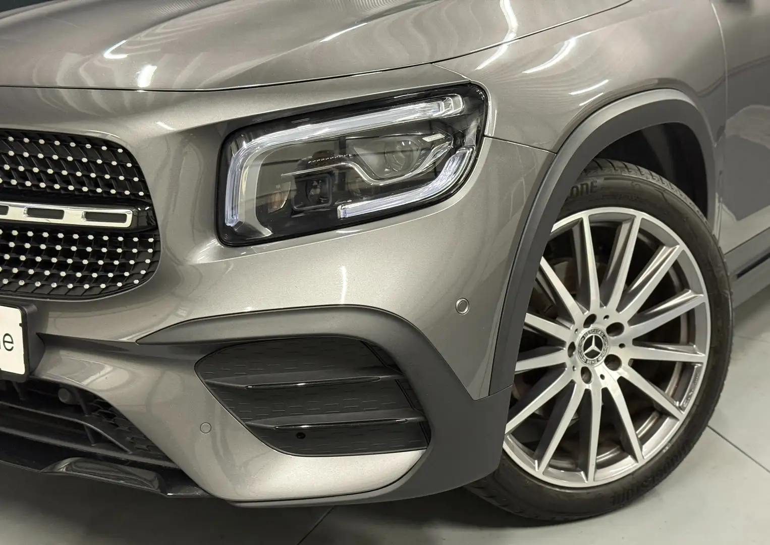 Mercedes-Benz GLB 220 d 4Matic AMG*Night-Pake*20Zoll*PANORAMA*Multibeam* Grau - 2