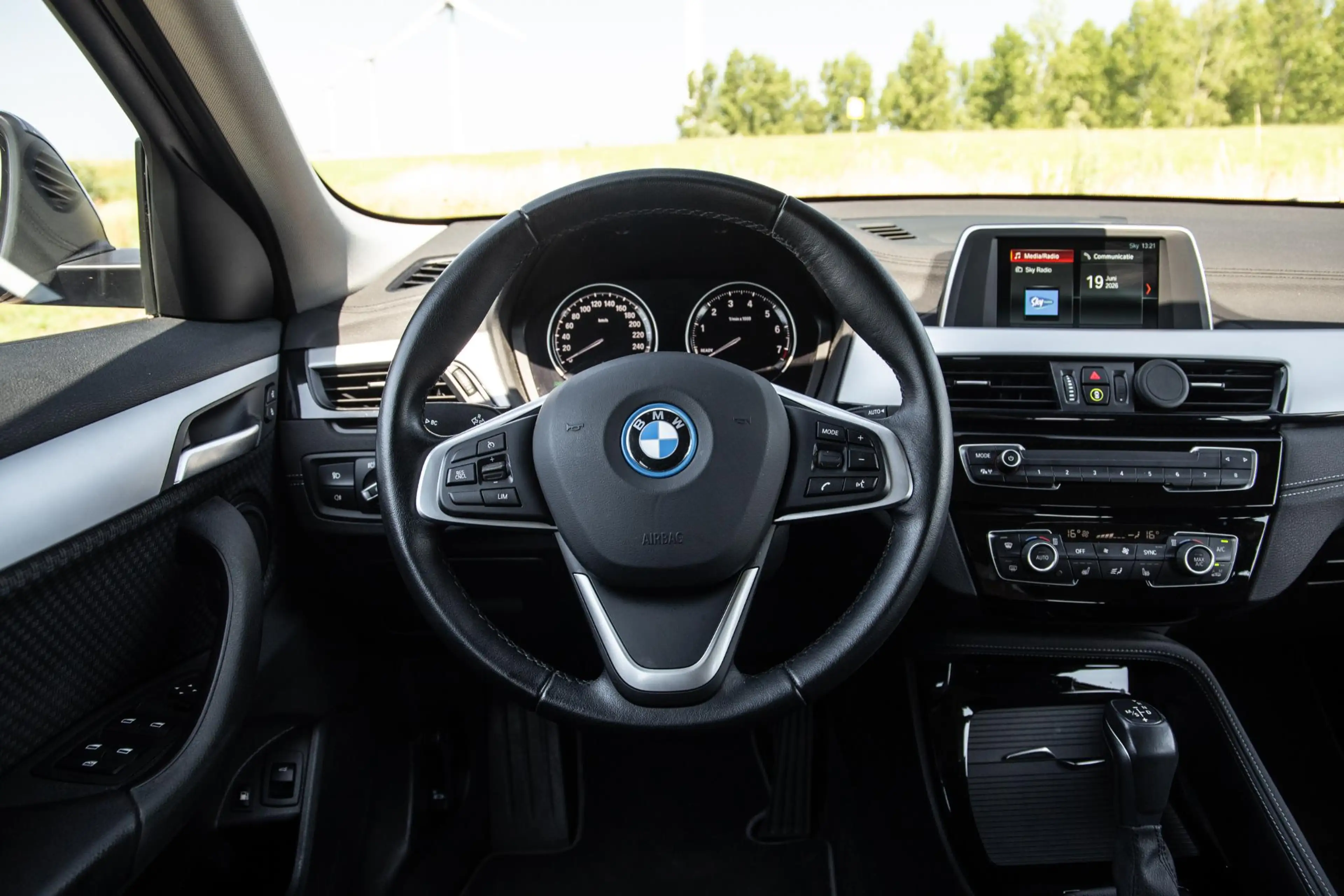 BMW X2 xDrive25e Executive CAMERA / PLUG IN HYBRID / STOE — photo 12