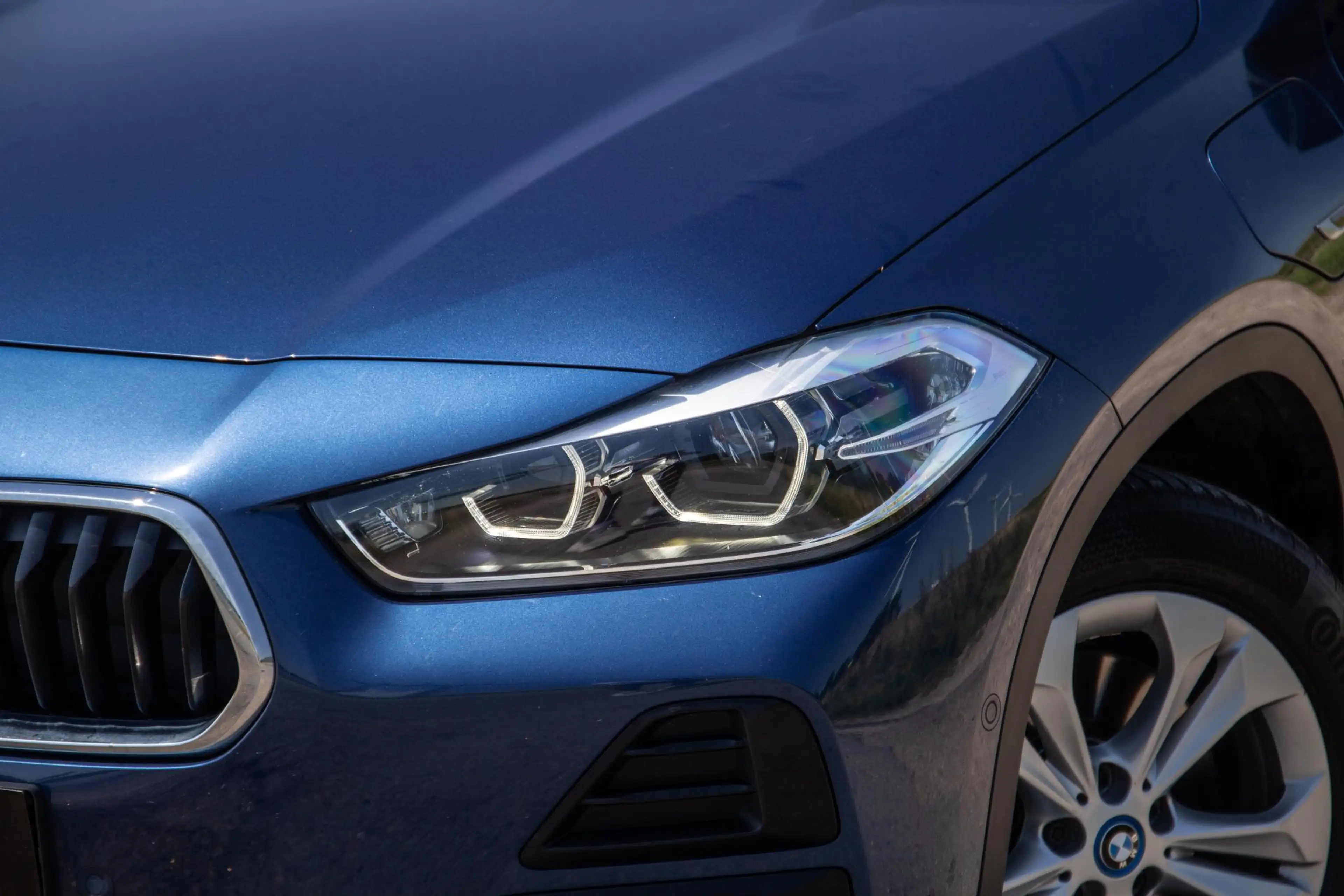 BMW X2 xDrive25e Executive CAMERA / PLUG IN HYBRID / STOE — photo 3