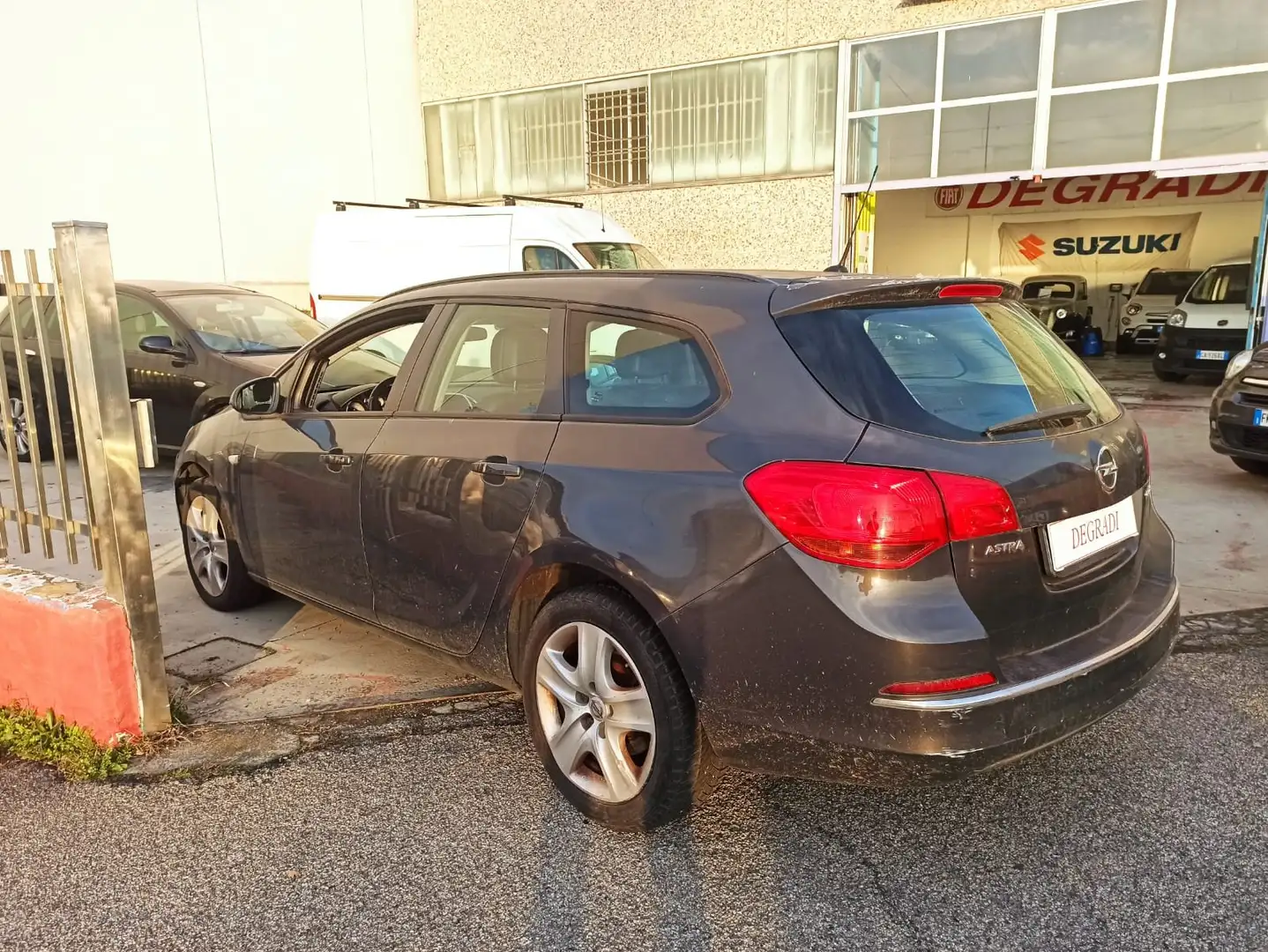 Opel Astra Sports Tourer 1.6 cdti Cosmo - PER COMMERCIANTI - Gris - 2