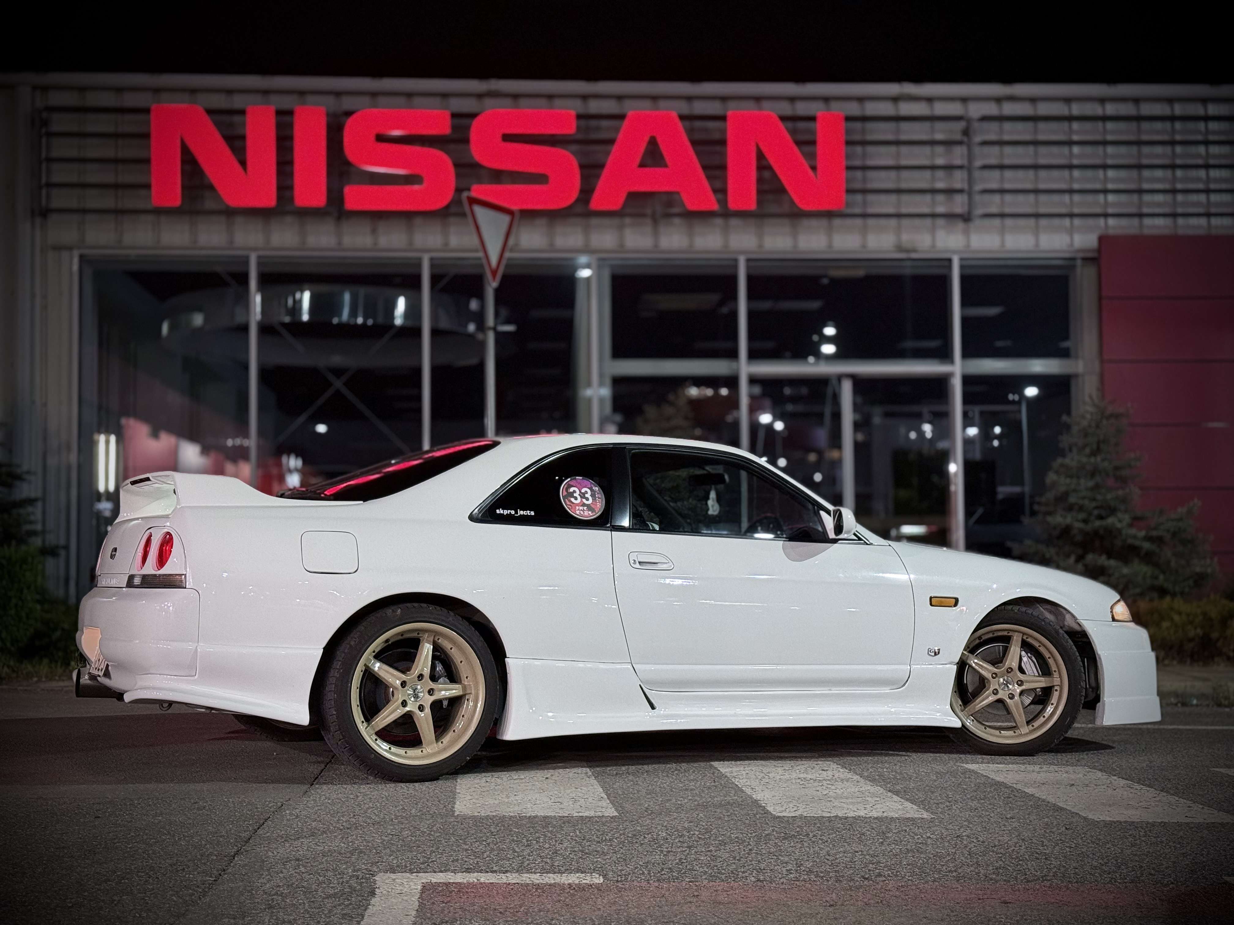 Second hand Nissan Skyline 
