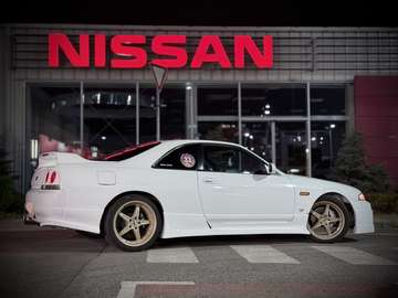 R33 GTST