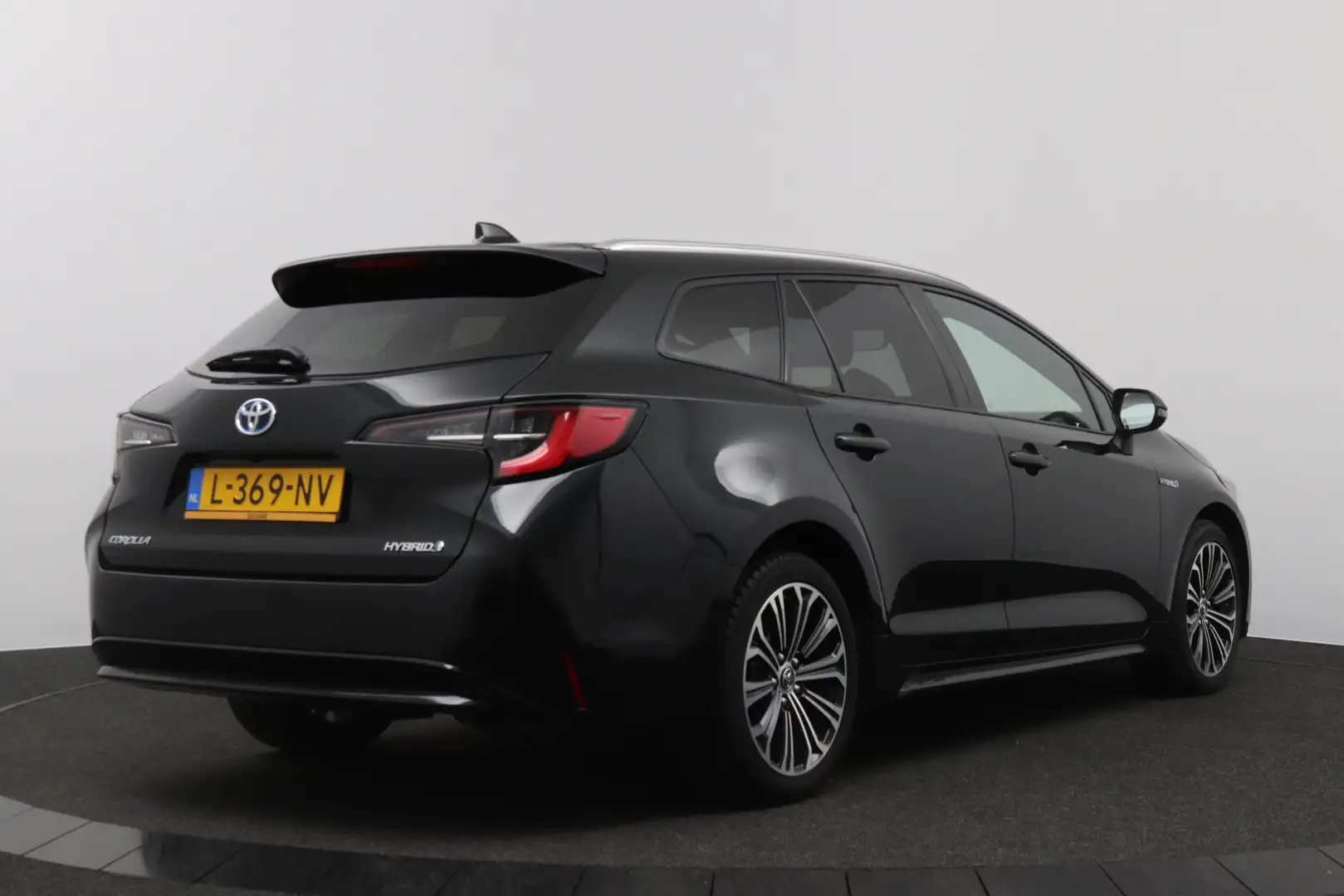 Toyota Corolla Touring Sports 1.8 Hybrid Edition | Stoel & Stuur Zwart - 2