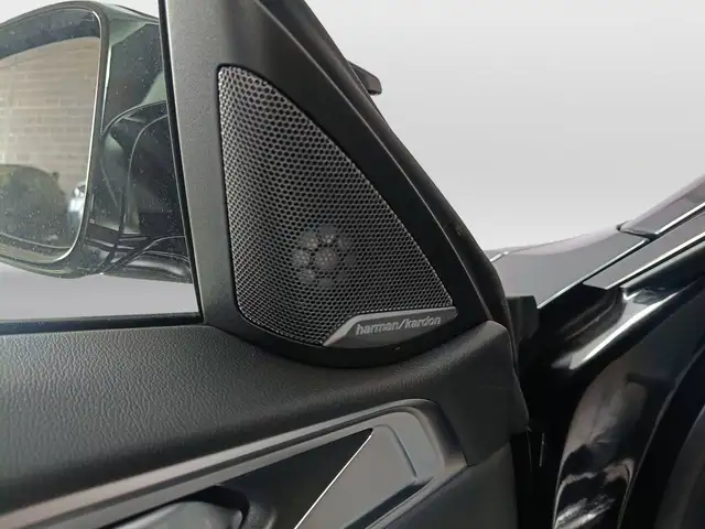 BMW M4 view 15