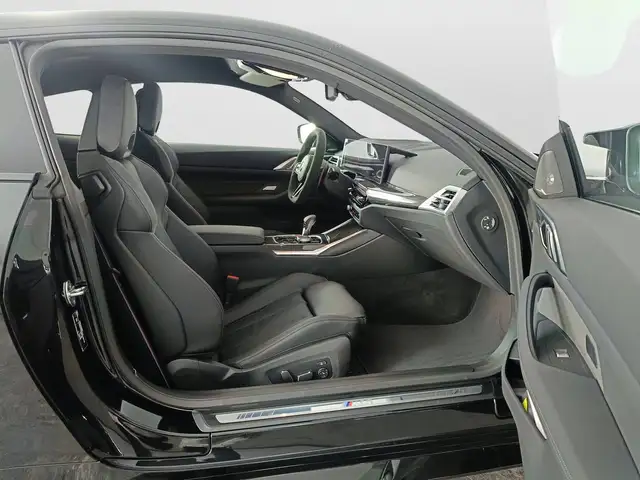 BMW M4 view 11