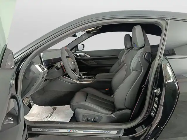 BMW M4 view 8