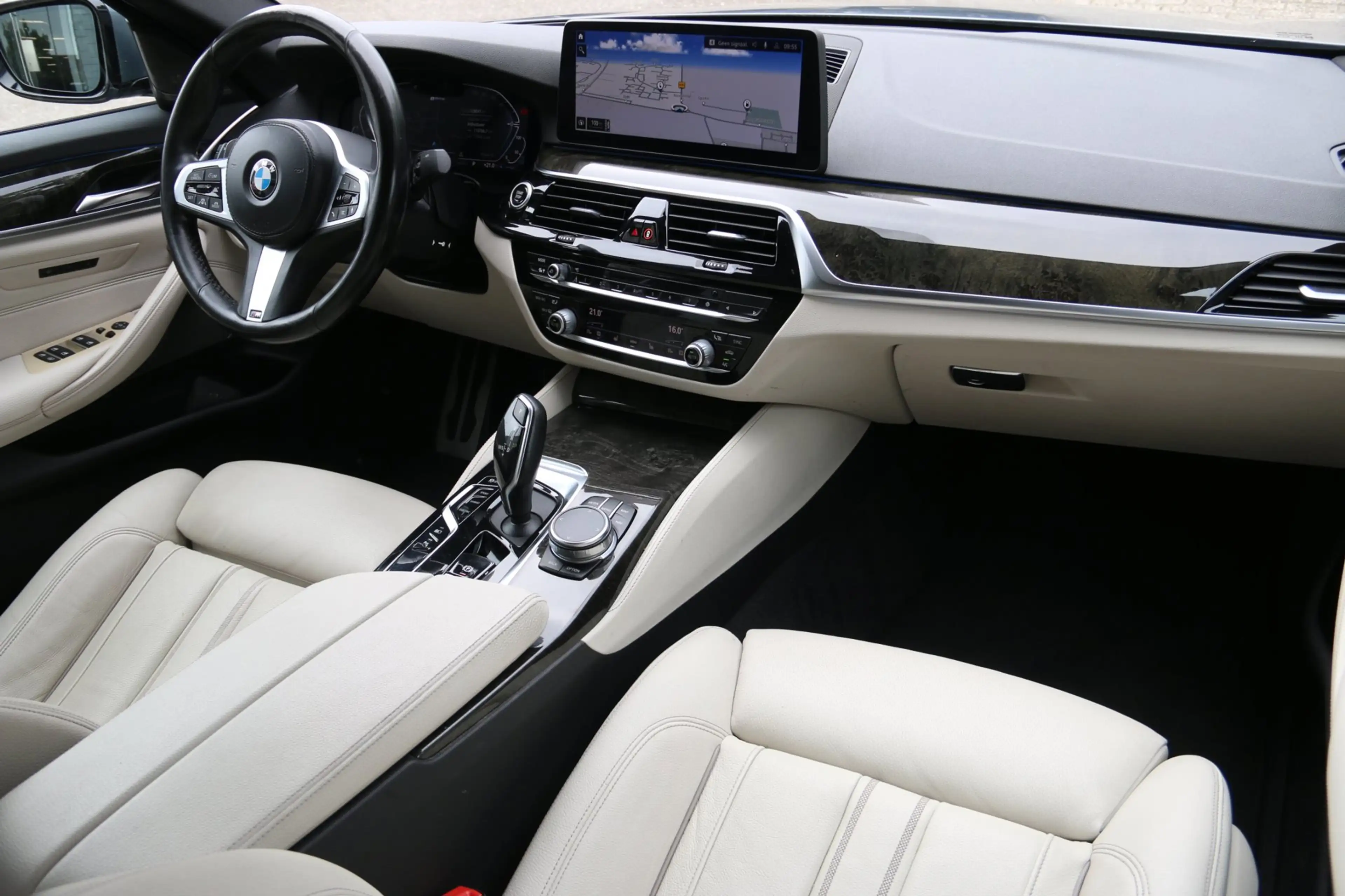 BMW 545 5-serie 545e xDrive High Executive M-PAKKET — photo 11