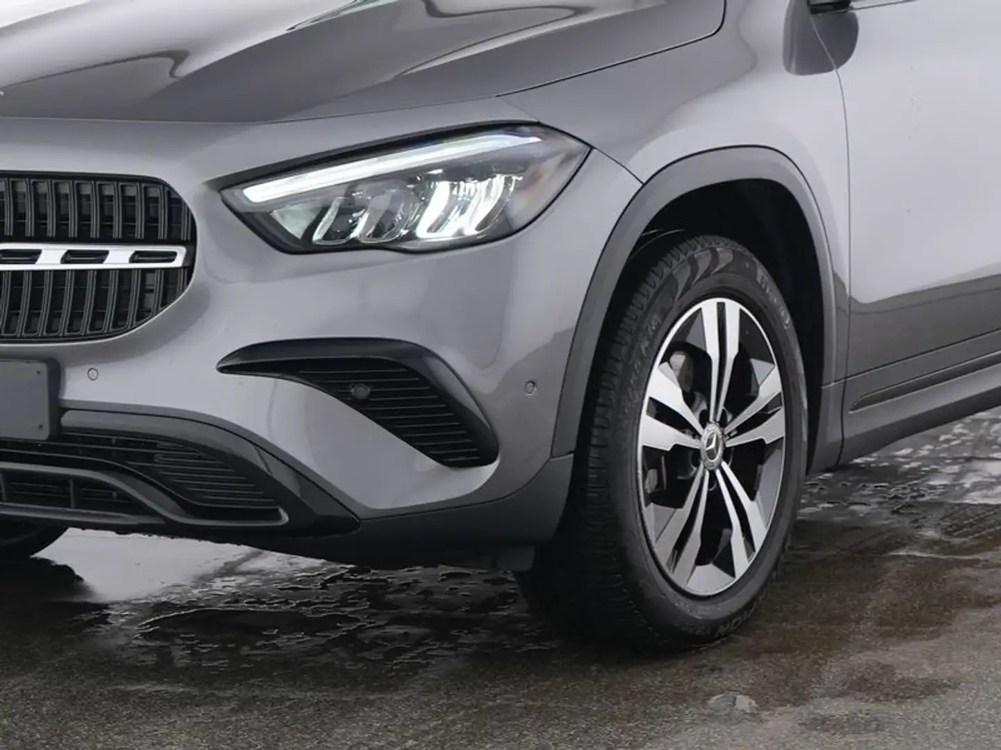 Mercedes-Benz GLA 200 Progressive *Adv.Plus*Night-P*Winter-P* Grau - 2