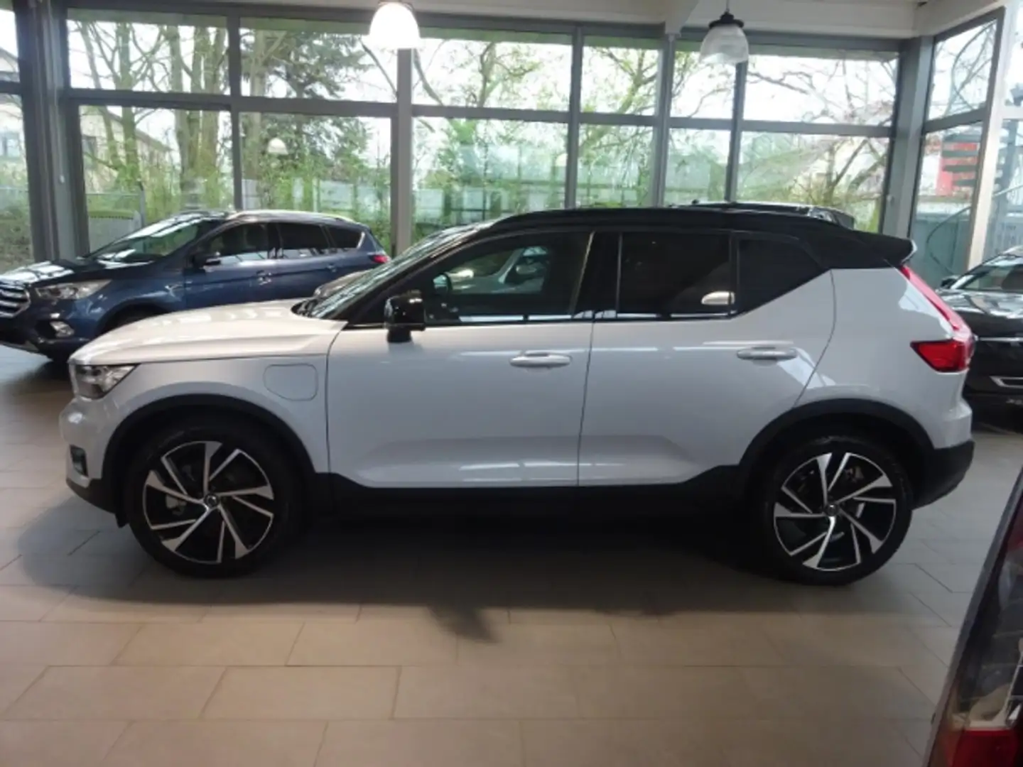 Volvo XC40 Recharge R Design T4 FWD - 20-Zoll,Kamera Silber - 2
