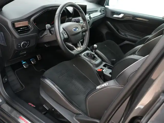 Ford Focus view 8