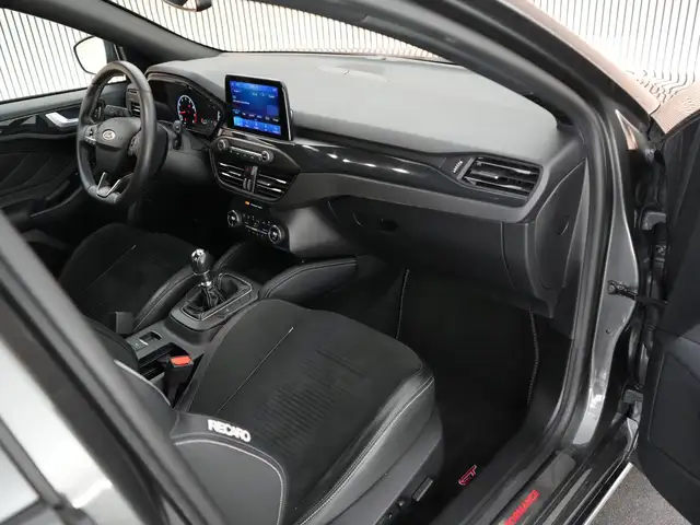 Ford Focus view 3
