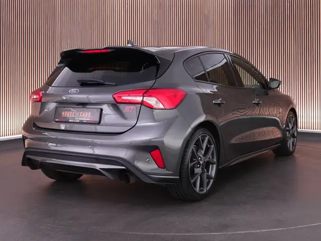 Ford Focus view 2