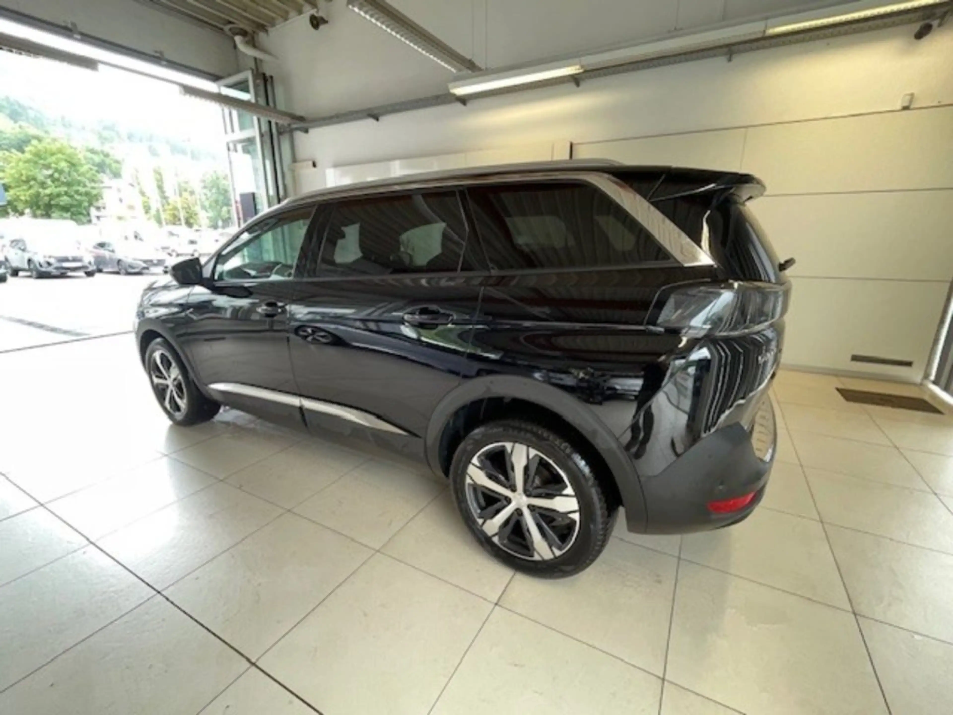 Peugeot 5008 ALL PT 130 EAT8 — photo 4