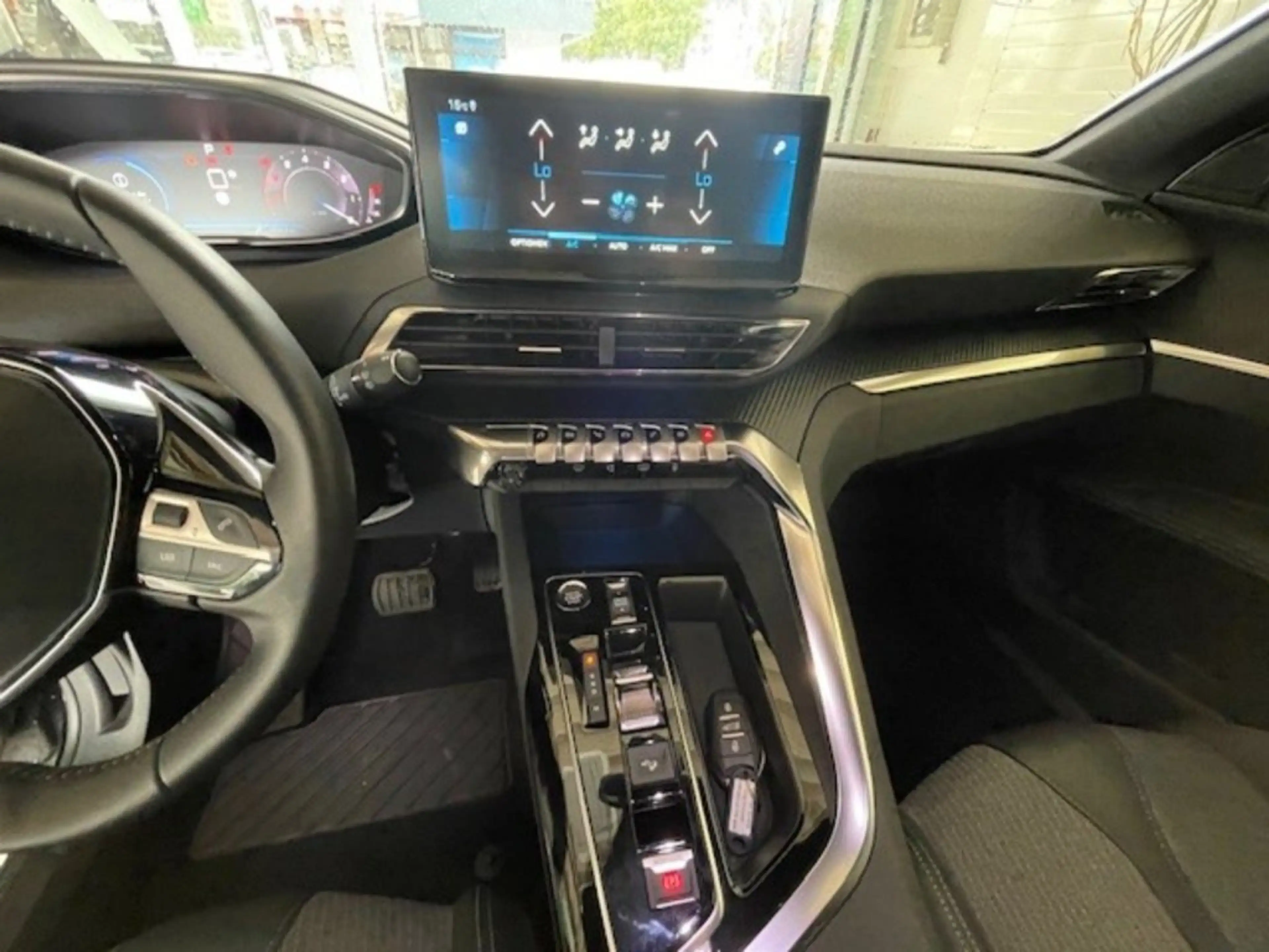 Peugeot 5008 ALL PT 130 EAT8 — photo 14