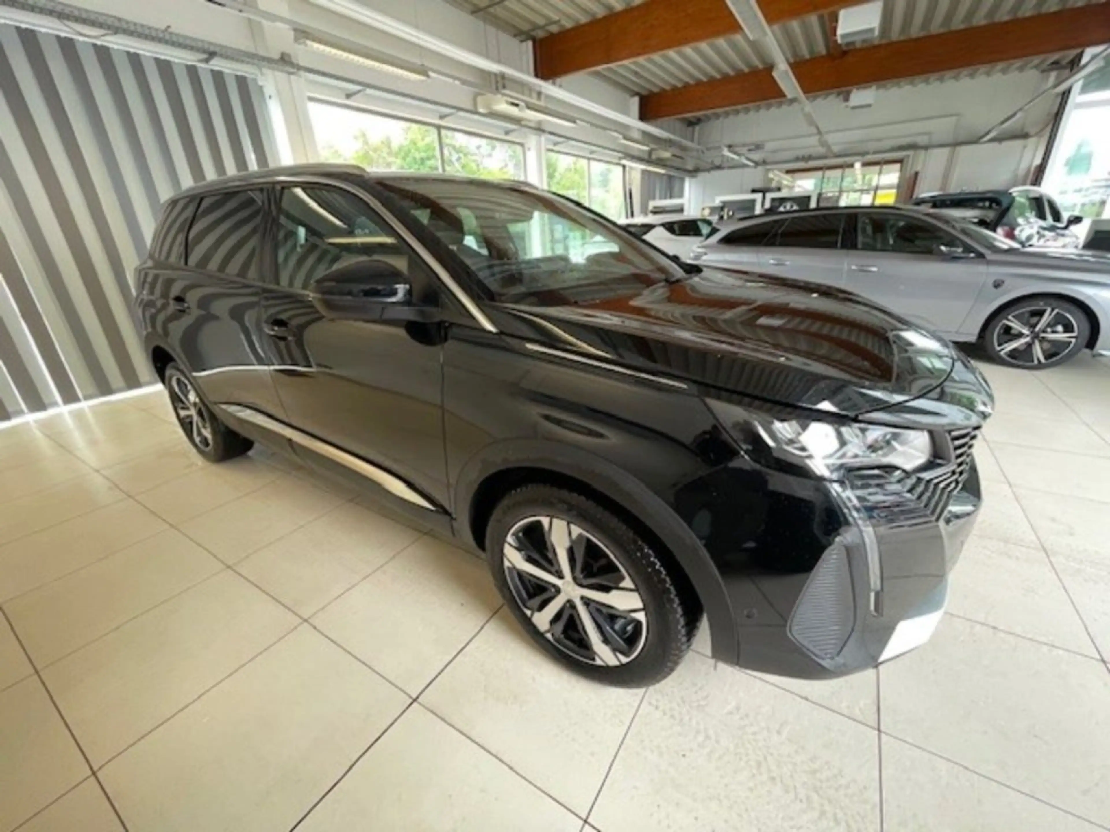 Peugeot 5008 ALL PT 130 EAT8 — photo 8