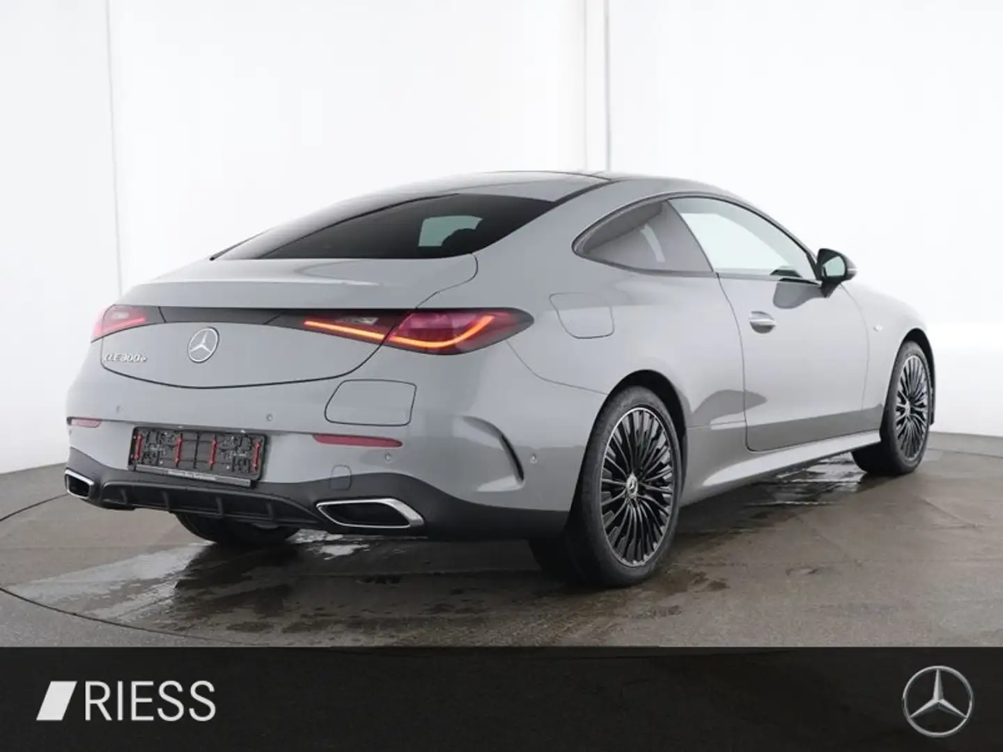 Mercedes-Benz CLE 300 e AMG Sport Night Distr HUD Pano 19" Gris - 2